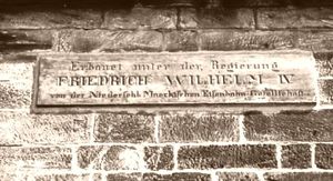 Tablica uopamietniajca uroczyste otwarcie mostu przez  krla pruskiego Fryderyka Wilhelma IV